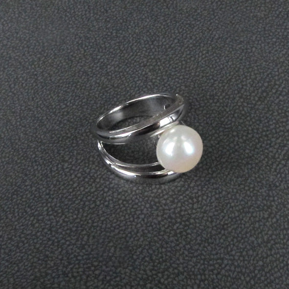 PEARL AND SILVER RING