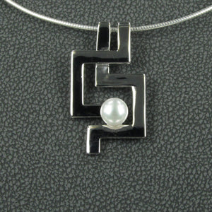 STERLING SILVER AND PEARL PENDANT