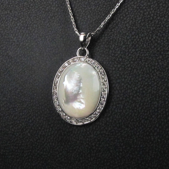 PEARLSHELL AND CZ PENDANT