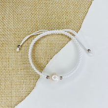 Load image into Gallery viewer, STRING AND PEARL BRACELET CHILD